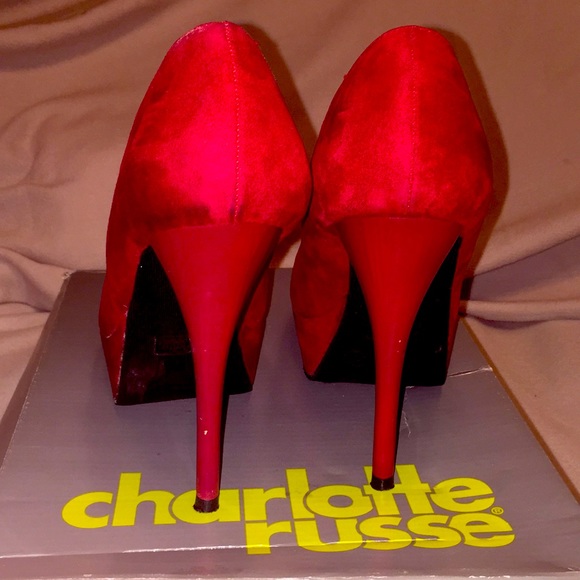 Red heels - Picture 2 of 3